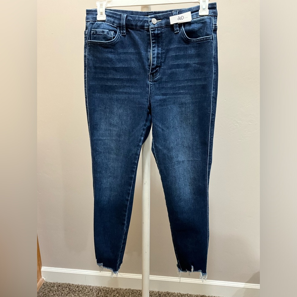Flying Monkey by Buckle Ultra High Rise Ankle Skinny Jeans With Raw Hem Size 30
